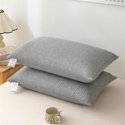 91家纺网 家纺一手货源 找家纺 织布人超柔针织云端羊绒纤维羽丝绒枕头护颈枕芯48*74