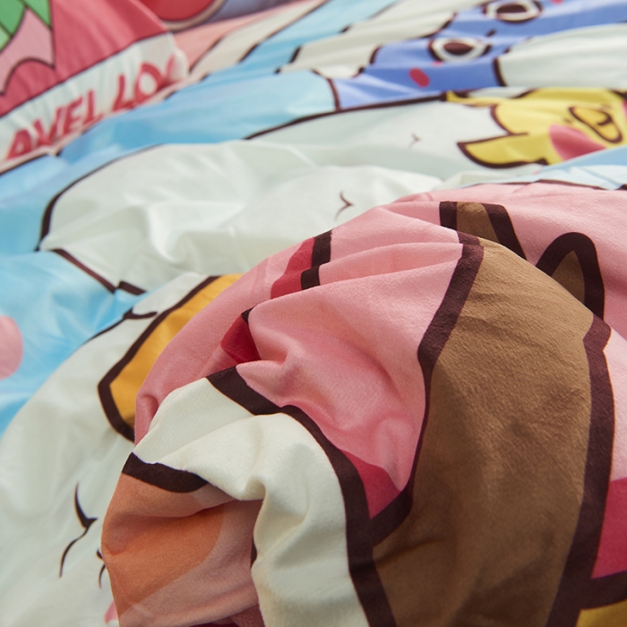 91家纺网 家纺一手货源 找家纺 璞素 2023新款日系卡通涂鸦风格水晶绒数码印花四件套 旅游世界