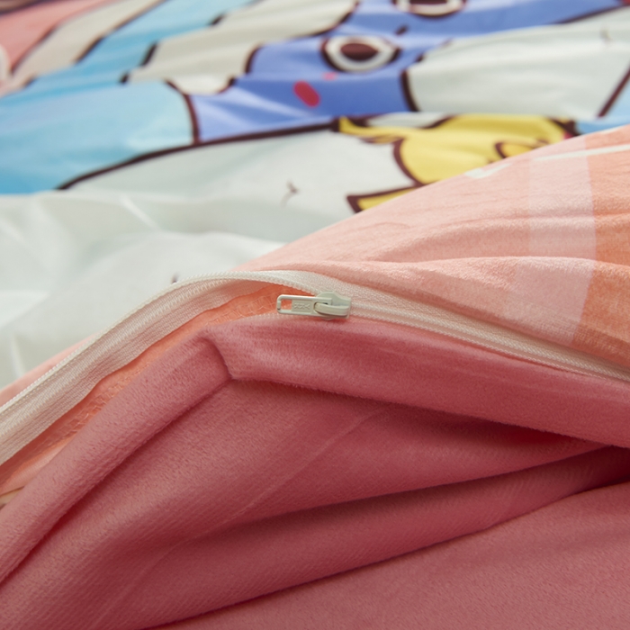 91家纺网 家纺一手货源 找家纺 璞素 2023新款日系卡通涂鸦风格水晶绒数码印花四件套 旅游世界