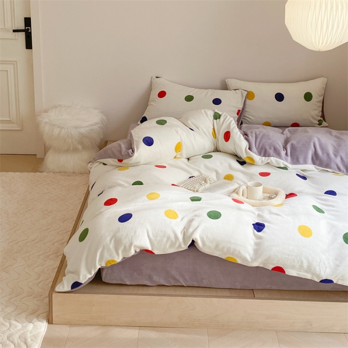 91家纺网 家纺一手货源 找家纺 时光里 2023新款230g半消光印花牛奶绒四件套 INS款-彩色波点