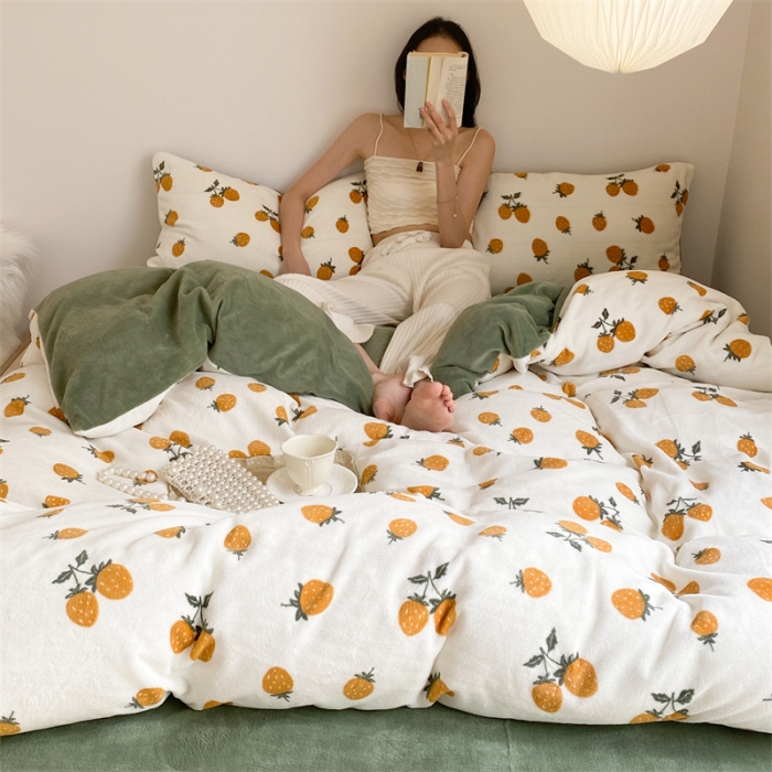 91家纺网 家纺一手货源 找家纺 时光里 2023新款230g半消光印花牛奶绒四件套 INS款-草莓