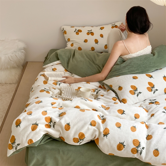 91家纺网 家纺一手货源 找家纺 时光里 2023新款230g半消光印花牛奶绒四件套 INS款-草莓