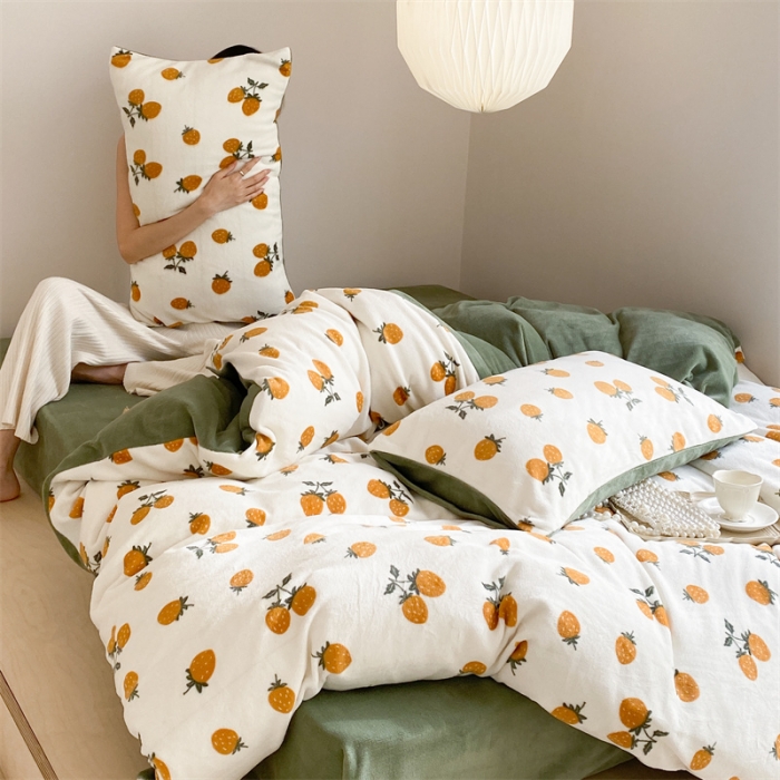 91家纺网 家纺一手货源 找家纺 时光里 2023新款230g半消光印花牛奶绒四件套 INS款-草莓