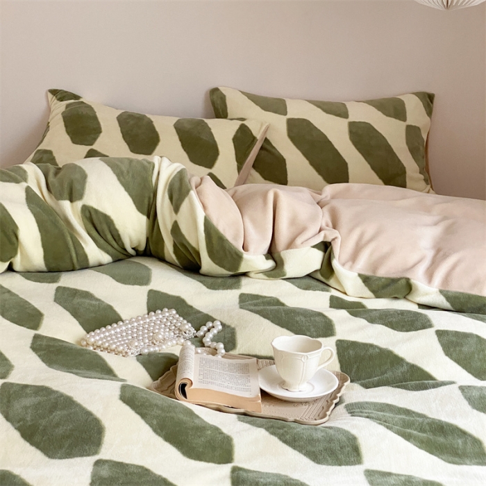 91家纺网 家纺一手货源 找家纺 时光里 2023新款230g半消光印花牛奶绒四件套 INS款-菱格