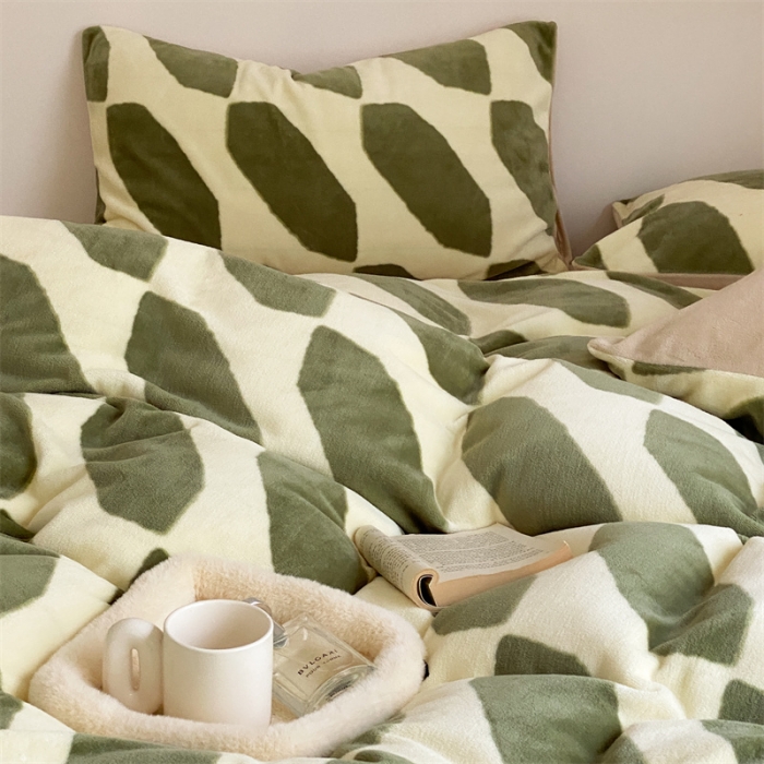 91家纺网 家纺一手货源 找家纺 时光里 2023新款230g半消光印花牛奶绒四件套 INS款-菱格