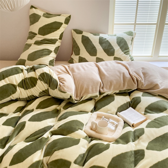 91家纺网 家纺一手货源 找家纺 时光里 2023新款230g半消光印花牛奶绒四件套 INS款-菱格