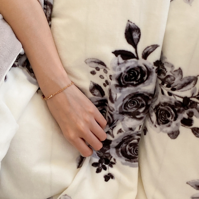 91家纺网 家纺一手货源 找家纺 时光里 2023新款230g半消光印花牛奶绒四件套 花卉款-巴黎玫瑰