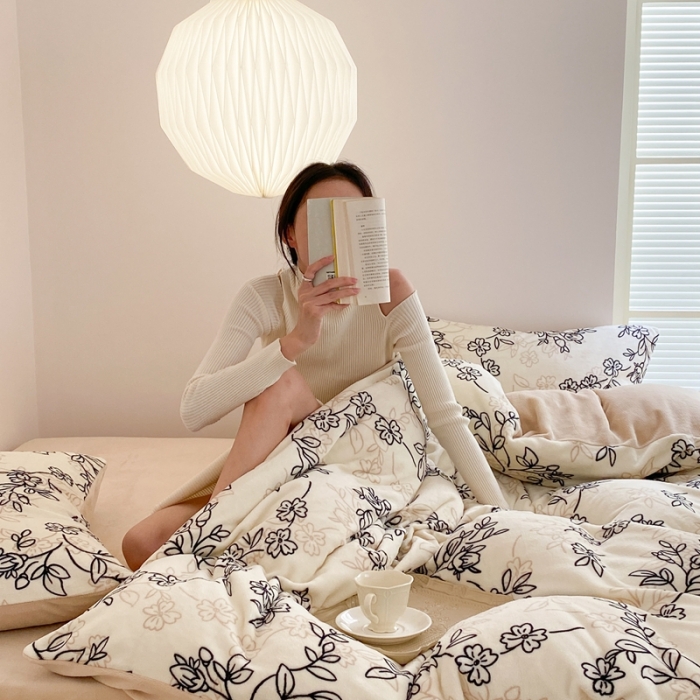 91家纺网 家纺一手货源 找家纺 时光里 2023新款230g半消光印花牛奶绒四件套 花卉款-繁花