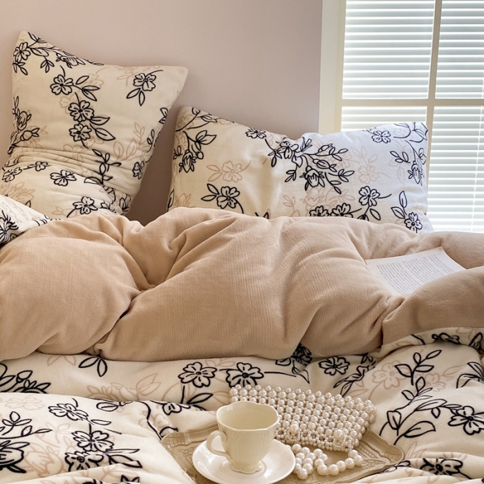 91家纺网 家纺一手货源 找家纺 时光里 2023新款230g半消光印花牛奶绒四件套 花卉款-繁花