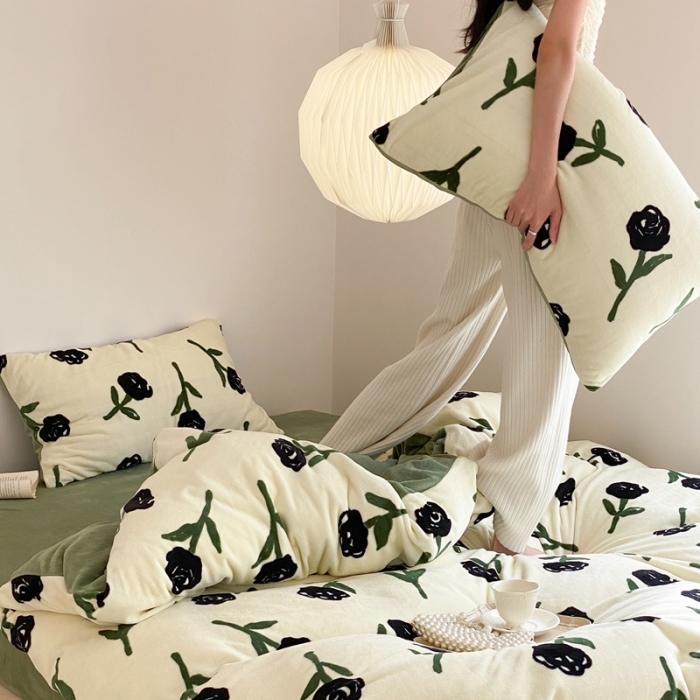 91家纺网 家纺一手货源 找家纺 时光里 2023新款230g半消光印花牛奶绒四件套 花卉款-绿野仙踪