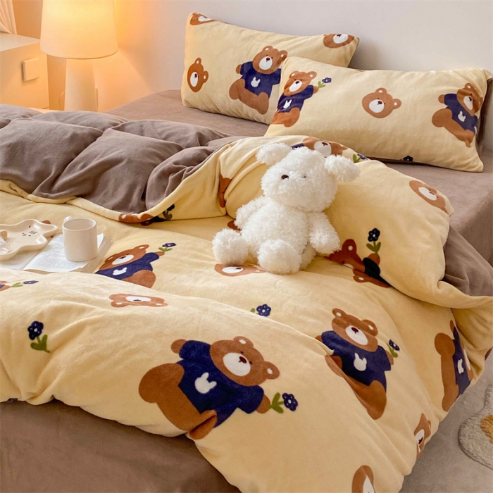 91家纺网 家纺一手货源 找家纺 时光里 2023新款230g半消光印花牛奶绒四件套 卡通款-呆呆熊