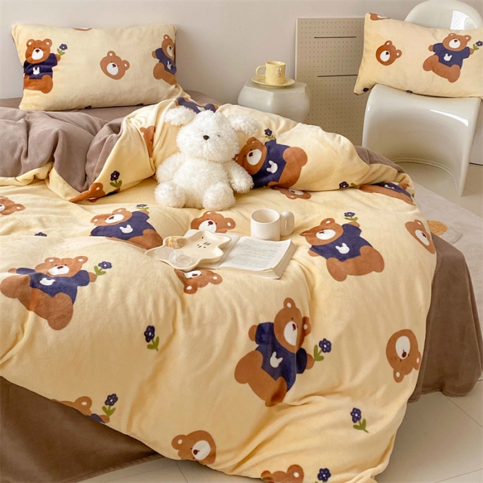 91家纺网 家纺一手货源 找家纺 时光里 2023新款230g半消光印花牛奶绒四件套 卡通款-呆呆熊