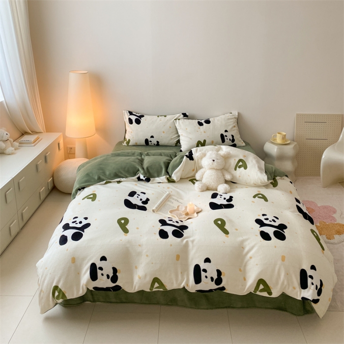 91家纺网 家纺一手货源 找家纺 时光里 2023新款230g半消光印花牛奶绒四件套 卡通款-熊猫