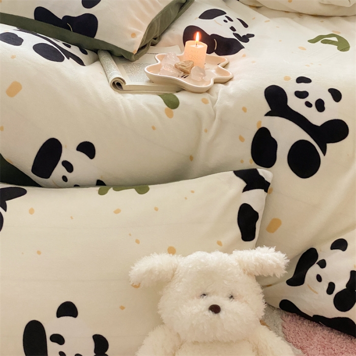 91家纺网 家纺一手货源 找家纺 时光里 2023新款230g半消光印花牛奶绒四件套 卡通款-熊猫