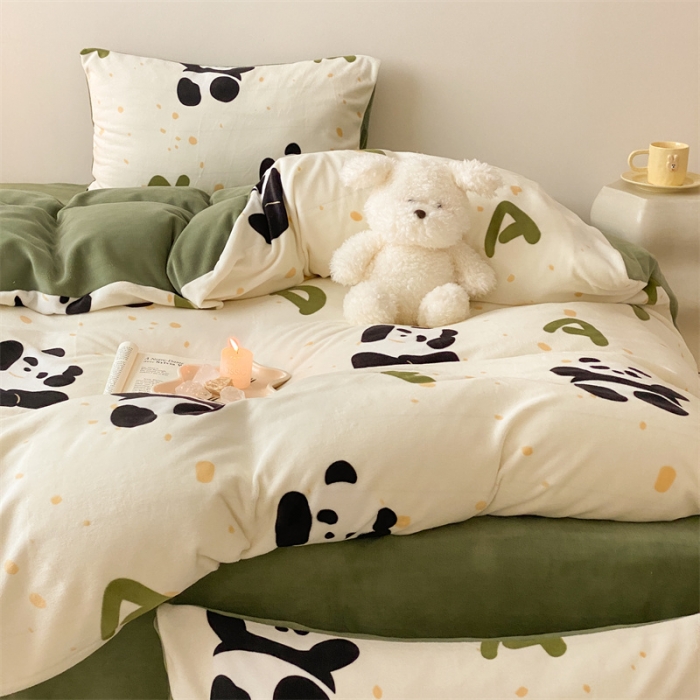 91家纺网 家纺一手货源 找家纺 时光里 2023新款230g半消光印花牛奶绒四件套 卡通款-熊猫