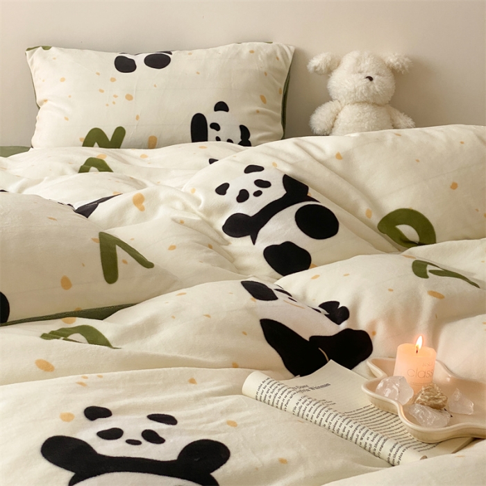 91家纺网 家纺一手货源 找家纺 时光里 2023新款230g半消光印花牛奶绒四件套 卡通款-熊猫