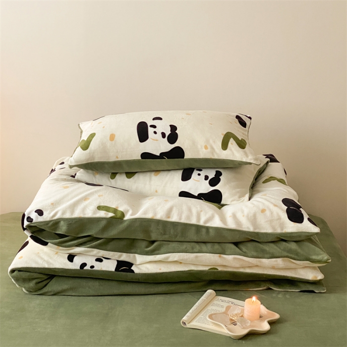 91家纺网 家纺一手货源 找家纺 时光里 2023新款230g半消光印花牛奶绒四件套 卡通款-熊猫