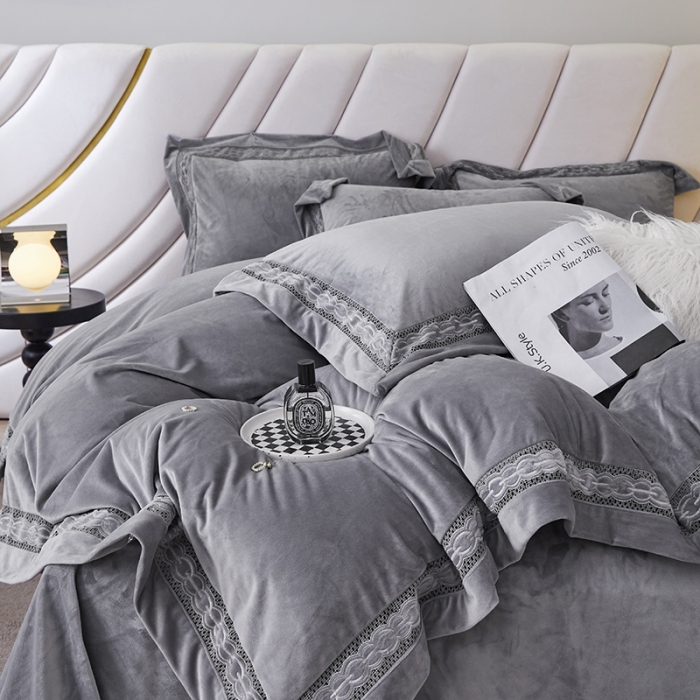 91家纺网 家纺一手货源 找家纺 榻尚 2023婴肤绒镂空设计拼边工艺款四件套-佳梦系列 佳梦-灰