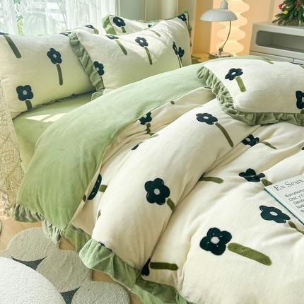 91家纺网 家纺一手货源 找家纺 小主驾到 2023新款高克重韩版牛奶绒花边四件套幸运草