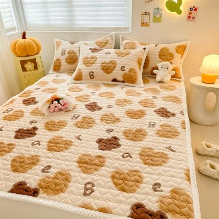 91家纺网 家纺一手货源 找家纺 川悦生活 2023新款A类印花牛奶绒床垫加厚绒保暖床护垫 字母熊