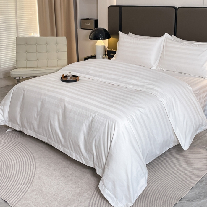 91家纺网 家纺一手货源 找家纺 罗菲尼 2025新款星级酒店缎条四件套白色缎条