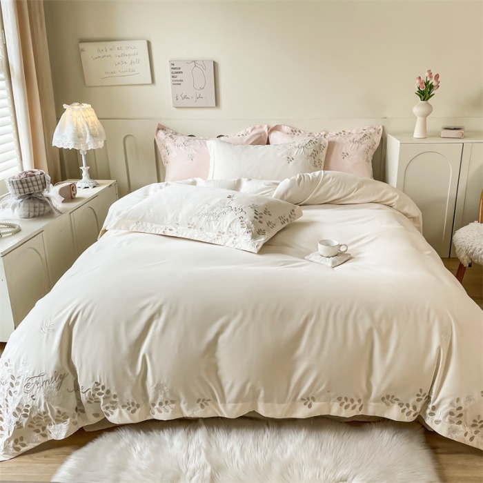 91家纺网 家纺一手货源 找家纺 布可 2025秋冬新款云朵棉轻奢精密刺绣四件套-月影 月影-奶昔白