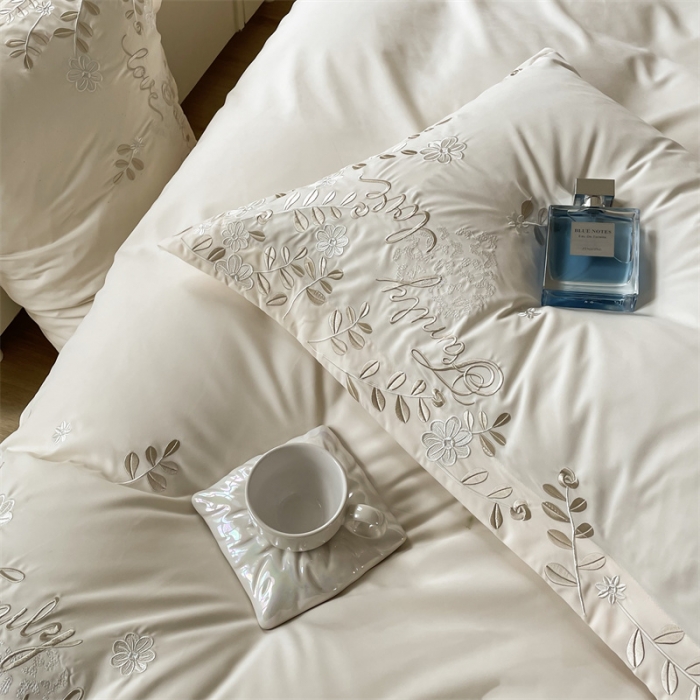 91家纺网 家纺一手货源 找家纺 布可 2025秋冬新款云朵棉轻奢精密刺绣四件套-月影 月影-奶昔白