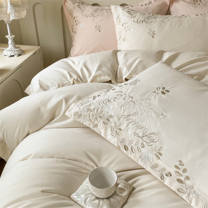 91家纺网 家纺一手货源 找家纺 布可 2025秋冬新款云朵棉轻奢精密刺绣四件套-月影 月影-奶昔白