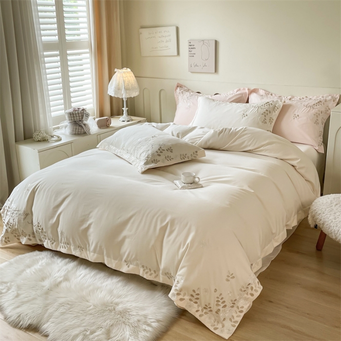 91家纺网 家纺一手货源 找家纺 布可 2025秋冬新款云朵棉轻奢精密刺绣四件套-月影 月影-奶昔白