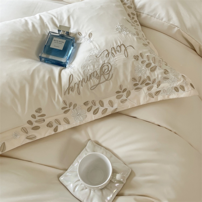 91家纺网 家纺一手货源 找家纺 布可 2025秋冬新款云朵棉轻奢精密刺绣四件套-月影 月影-奶昔白