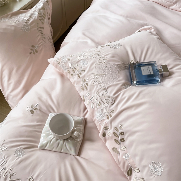 91家纺网 家纺一手货源 找家纺 布可 2025秋冬新款云朵棉轻奢精密刺绣四件套-月影 月影-樱花粉