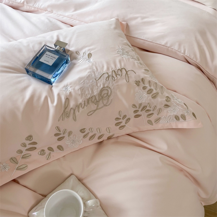 91家纺网 家纺一手货源 找家纺 布可 2025秋冬新款云朵棉轻奢精密刺绣四件套-月影 月影-樱花粉