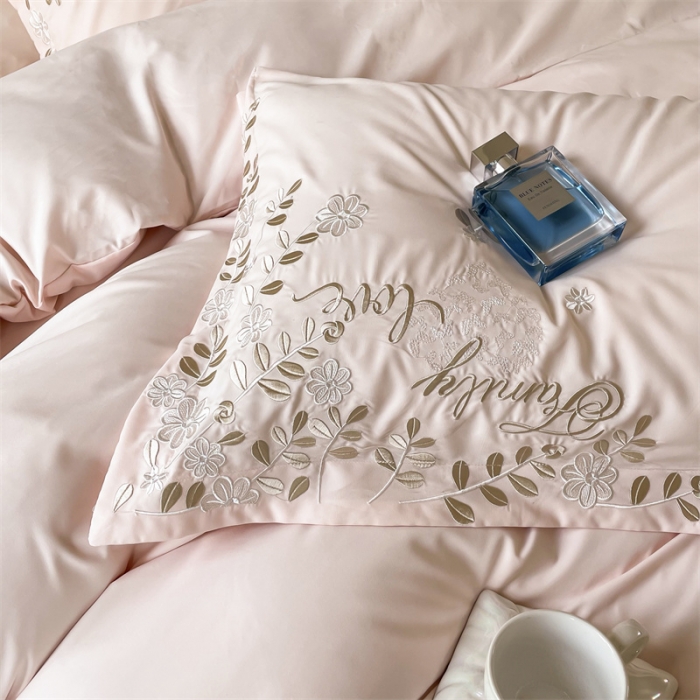 91家纺网 家纺一手货源 找家纺 布可 2025秋冬新款云朵棉轻奢精密刺绣四件套-月影 月影-樱花粉