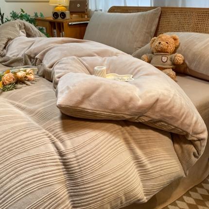 91家纺网 家纺一手货源 找家纺 （总）莱茵 2024新款高克重牛奶绒雕花烂花简单款四件套