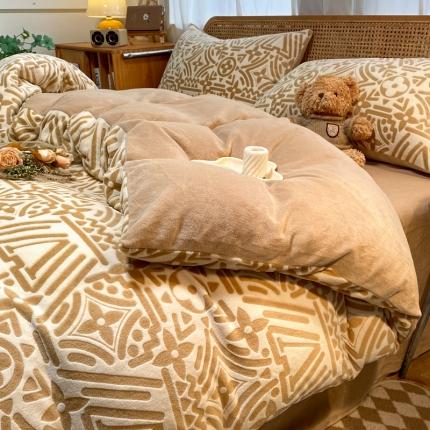 91家纺网 家纺一手货源 找家纺 莱茵 2023新款高克重牛奶绒雕花烂花简单款四件套 依丝克-卡其棕