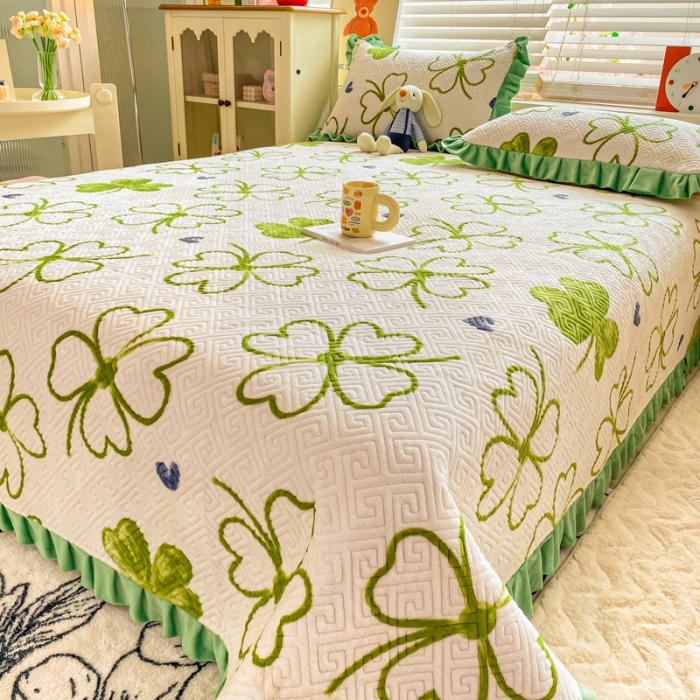 91家纺网 家纺一手货源 找家纺 慕木  2025新款A类小清新加厚多功能牛奶绒夹棉床盖 四叶草