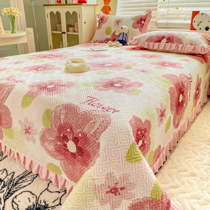 91家纺网 家纺一手货源 找家纺 慕木  2025新款A类小清新加厚多功能牛奶绒夹棉床盖 樱花