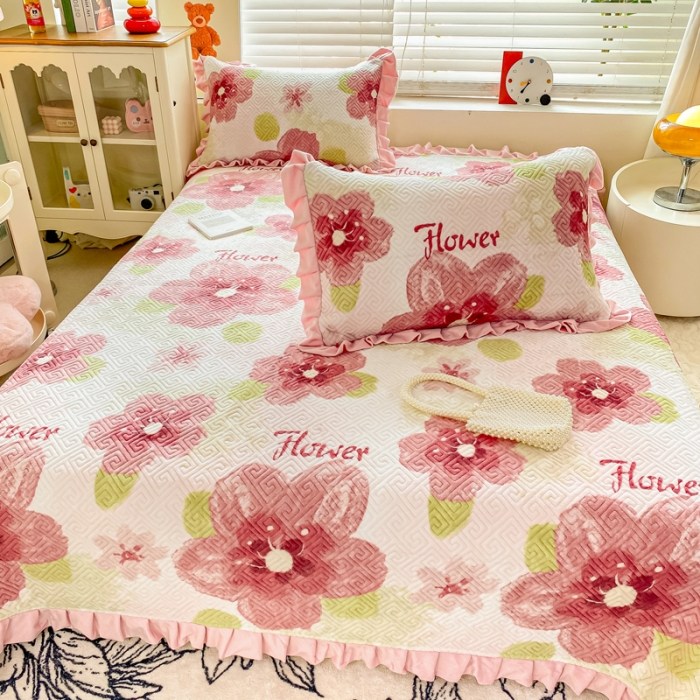 91家纺网 家纺一手货源 找家纺 慕木  2025新款A类小清新加厚多功能牛奶绒夹棉床盖 樱花