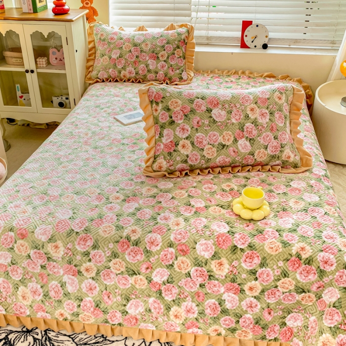 91家纺网 家纺一手货源 找家纺 慕木  2025新款A类小清新加厚多功能牛奶绒夹棉床盖 春俏