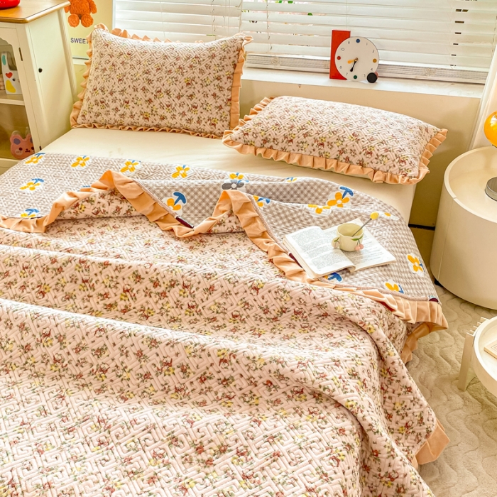 91家纺网 家纺一手货源 找家纺 慕木  2025新款A类小清新加厚多功能牛奶绒夹棉床盖 花卉