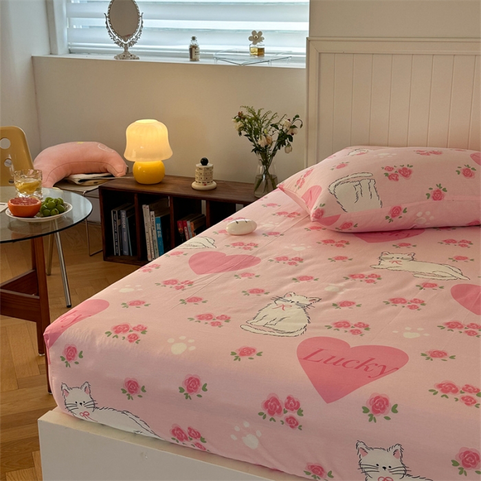 91家纺网 家纺一手货源 找家纺 洋铭区 2023新款全棉单品床笠桃心猫