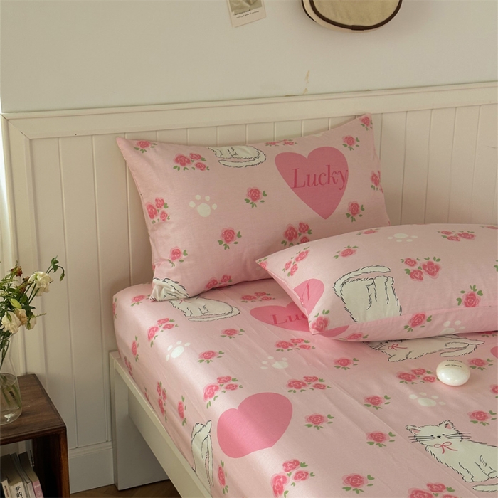 91家纺网 家纺一手货源 找家纺 洋铭区 2023新款全棉单品床笠桃心猫