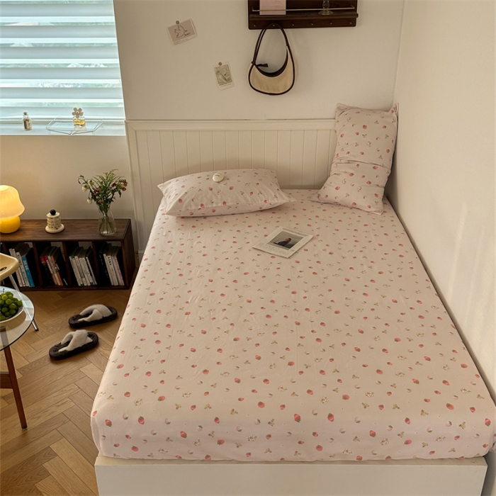 91家纺网 家纺一手货源 找家纺 洋铭区 2023新款全棉单品床笠兔子草莓