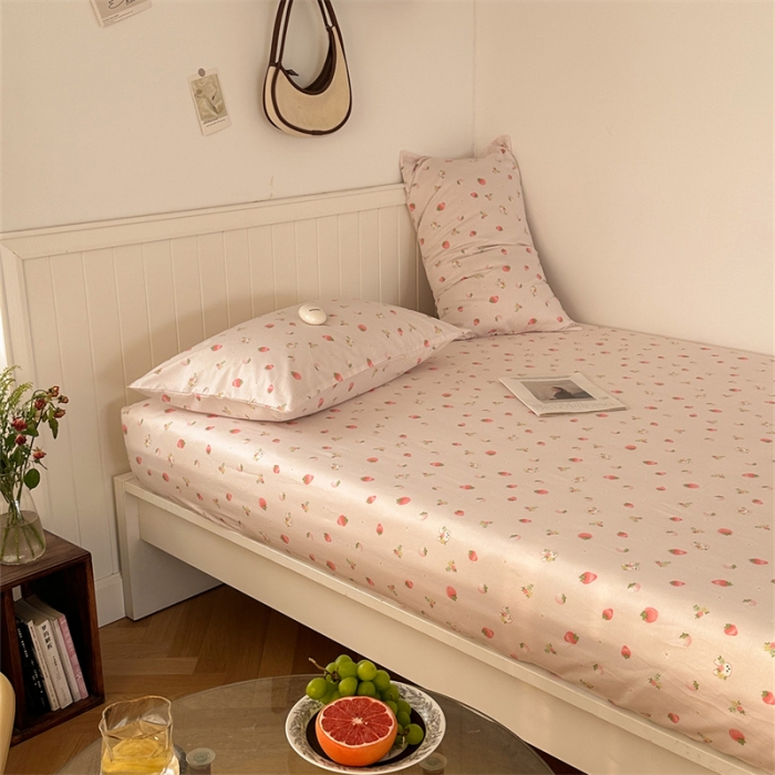 91家纺网 家纺一手货源 找家纺 洋铭区 2023新款全棉单品床笠兔子草莓