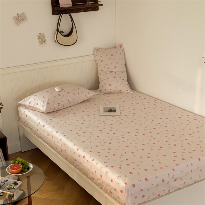 91家纺网 家纺一手货源 找家纺 洋铭区 2023新款全棉单品床笠兔子草莓