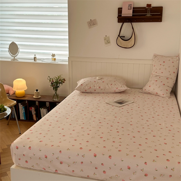 91家纺网 家纺一手货源 找家纺 洋铭区 2023新款全棉单品床笠兔子草莓