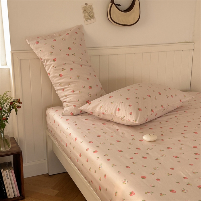 91家纺网 家纺一手货源 找家纺 洋铭区 2023新款全棉单品床笠兔子草莓