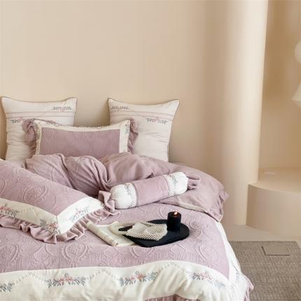 91家纺网 家纺一手货源 找家纺 馨蕊 2023新款300克极细腻超柔煦暖绒进口导电丝四件套-浪漫主义 粉豆沙