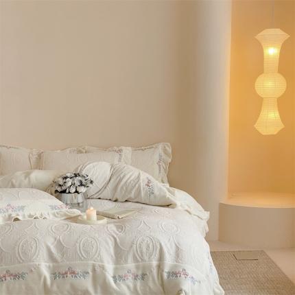 91家纺网 家纺一手货源 找家纺 馨蕊 2023新款300克极细腻超柔煦暖绒进口导电丝四件套-浪漫主义 月光白