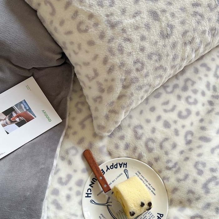 91家纺网 家纺一手货源 找家纺 柚子家纺 2023新款高克重舒适保暖兔绒印花四件套 豹纹